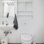 1 Bedroom Gorgeous In Apartment *